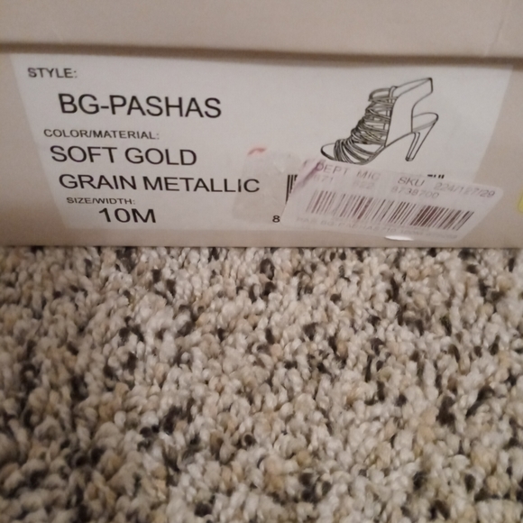 Shoes - Picture 4 of 4